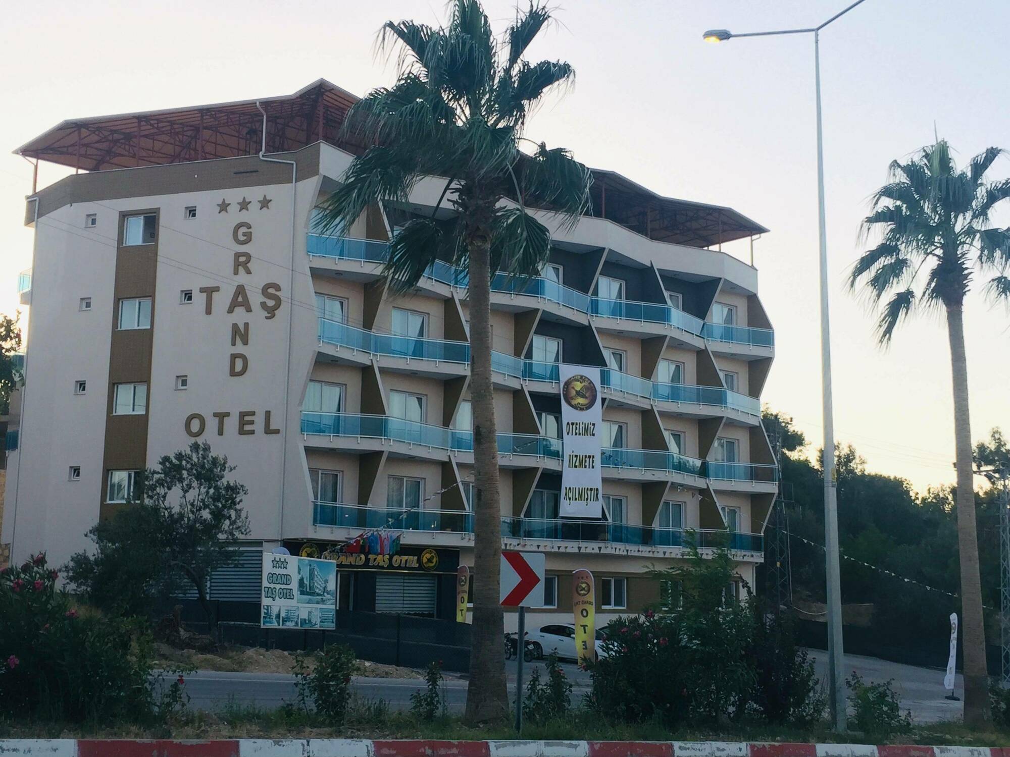 Grand Tas Otel Mut エクステリア 写真